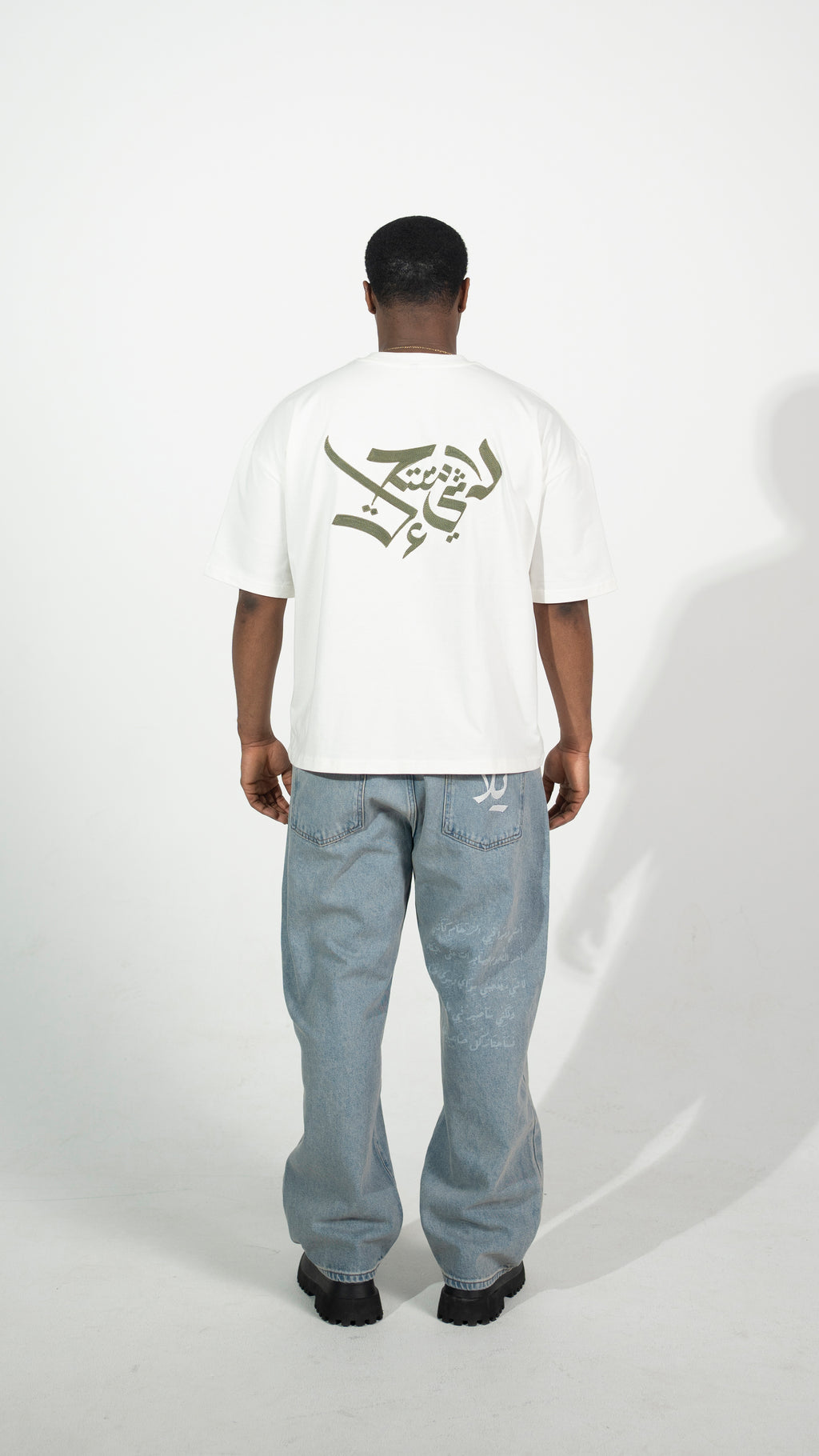 Boxy Schnitt Oversized T-Shirt – Cream White with "لا شيء مستحيل" Embroidery