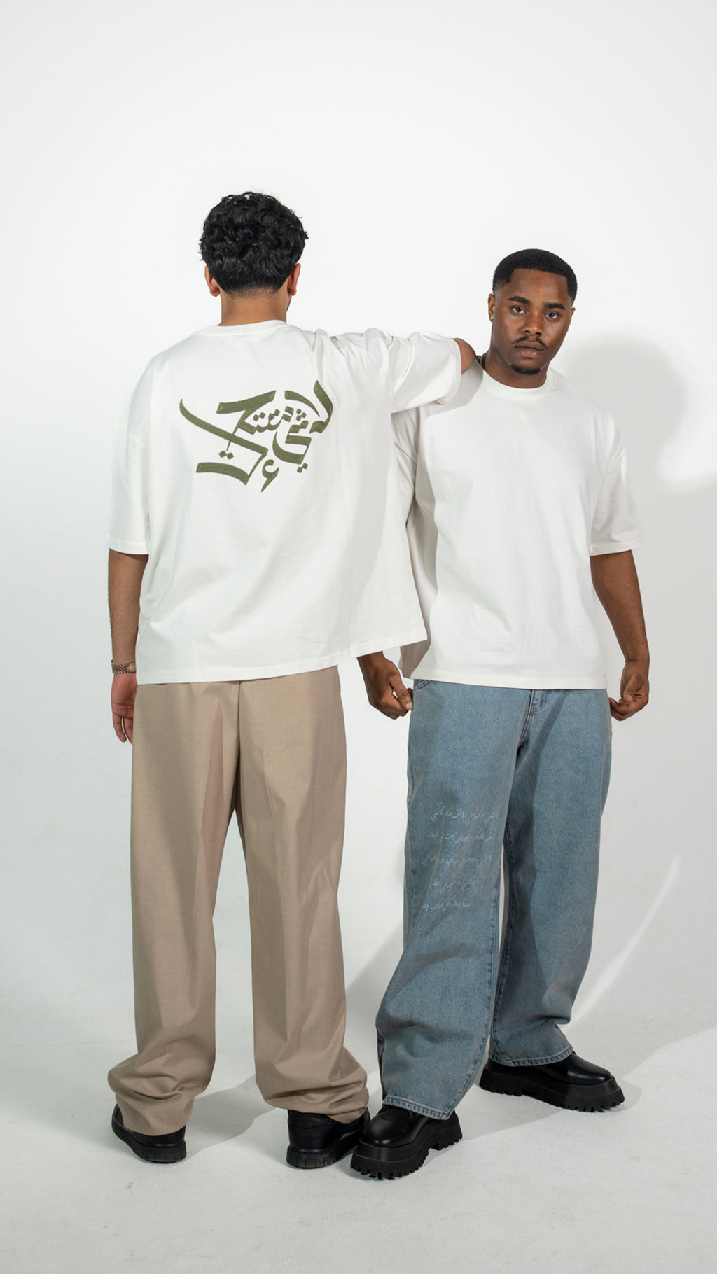 Boxy Schnitt Oversized T-Shirt – Cream White with "لا شيء مستحيل" Embroidery