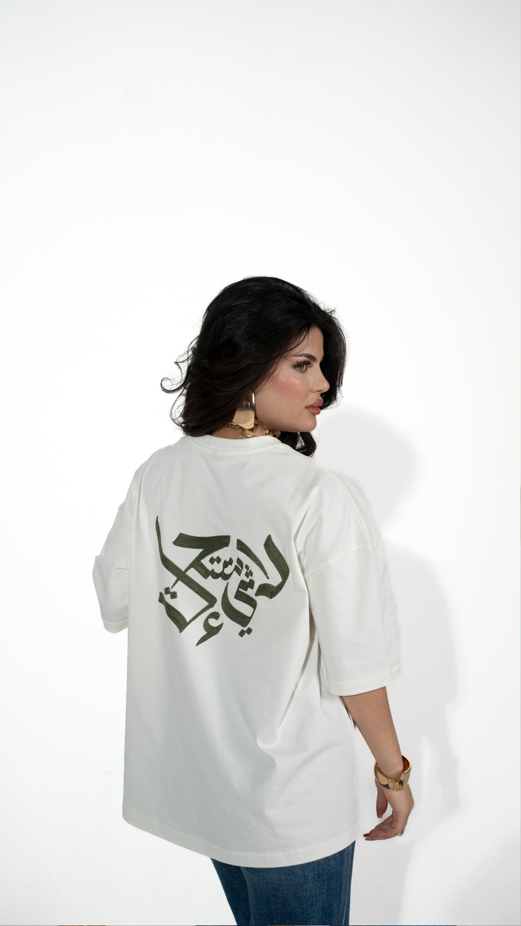 Boxy Schnitt Oversized T-Shirt – Cream White with "لا شيء مستحيل" Embroidery