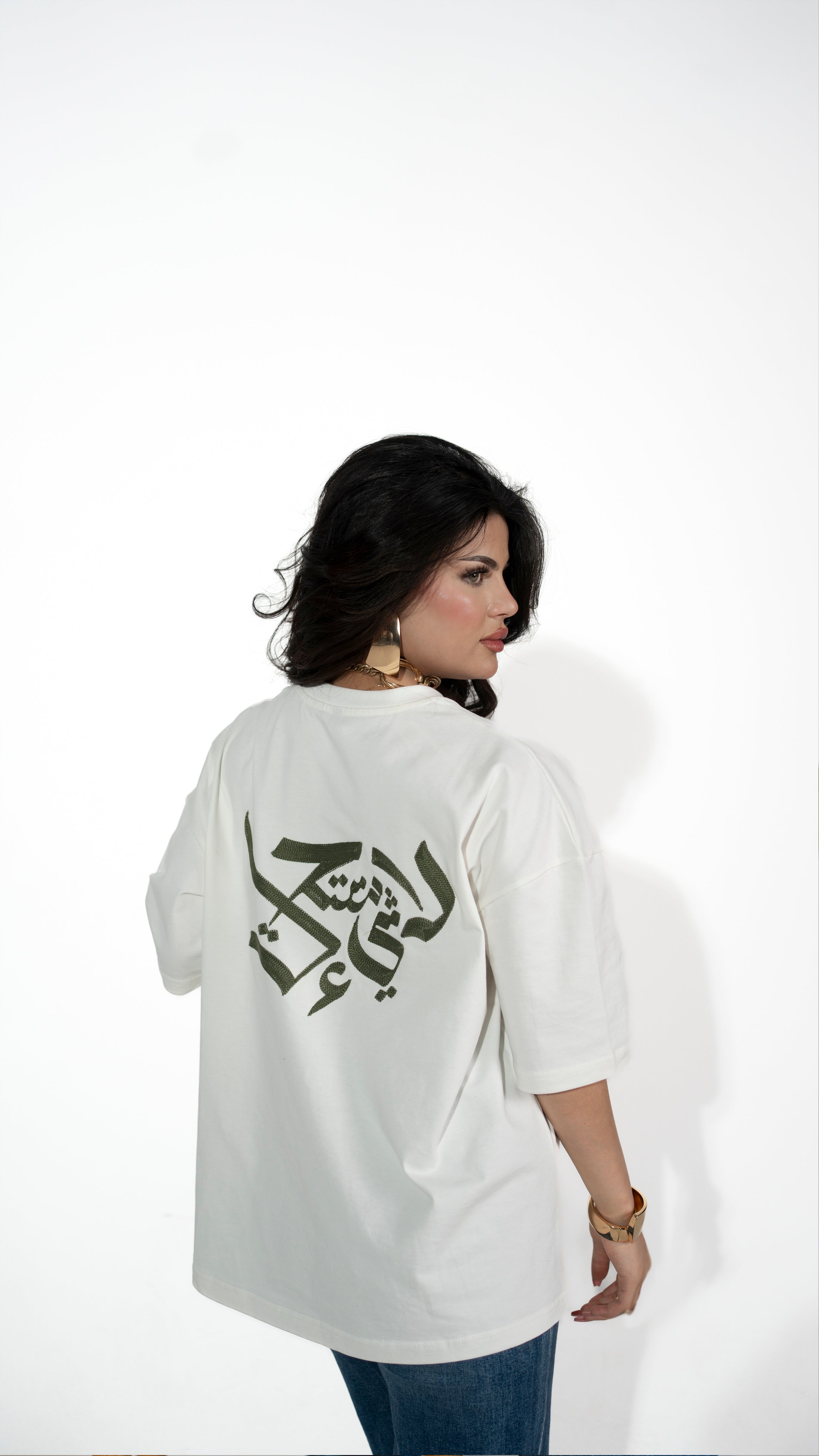 Boxy Schnitt Oversized T-Shirt – Cream White with "لا شيء مستحيل" Embroidery