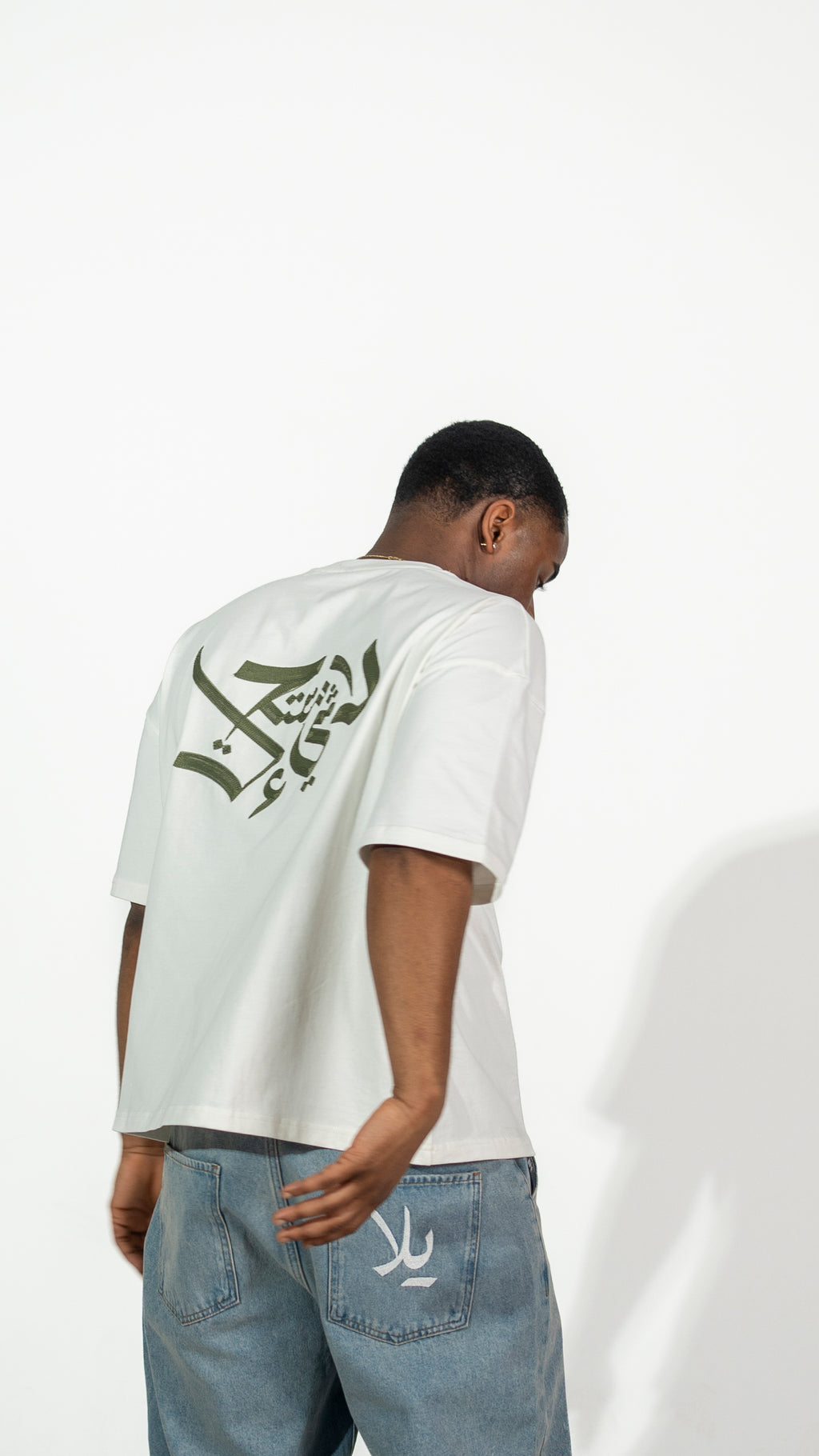 Boxy Schnitt Oversized T-Shirt – Cream White with "لا شيء مستحيل" Embroidery