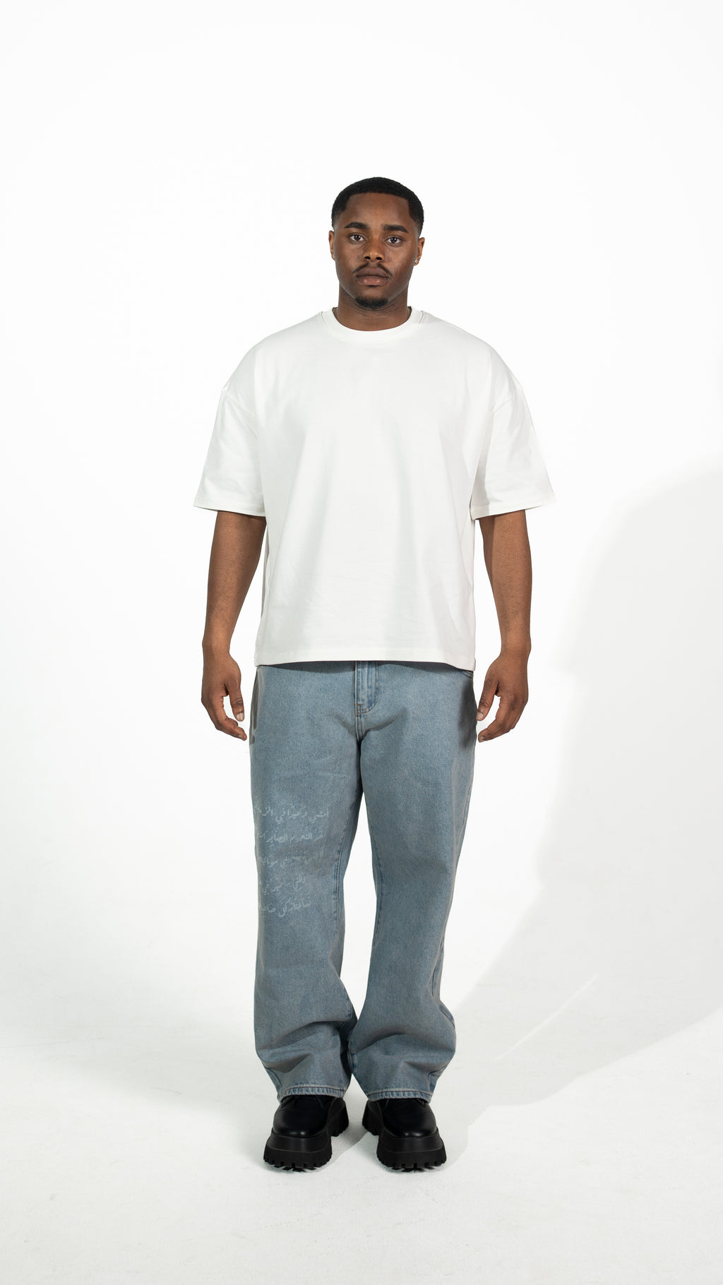 Boxy Schnitt Oversized T-Shirt – Cream White with "لا شيء مستحيل" Embroidery